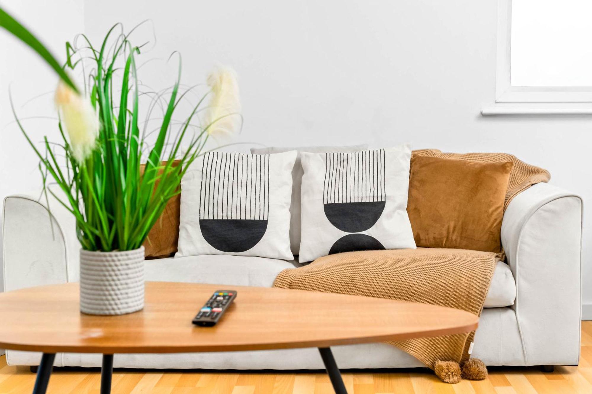 Elegant Two-bedroom - Location - Private Parking - Balconies 1109m Apartment Birmingham