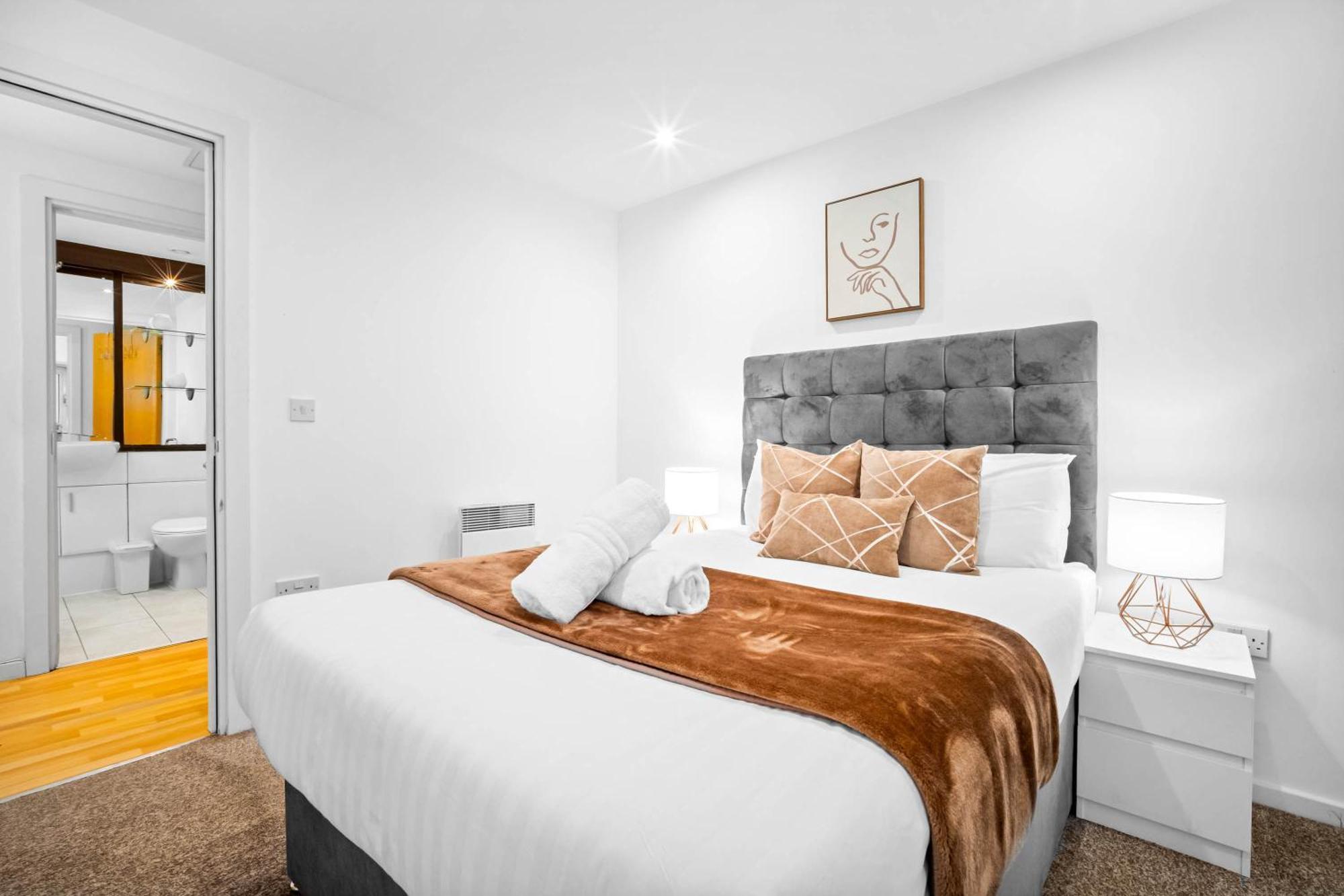 Elegant Two-bedroom - Location - Private Parking - Balconies 1109m Birmingham