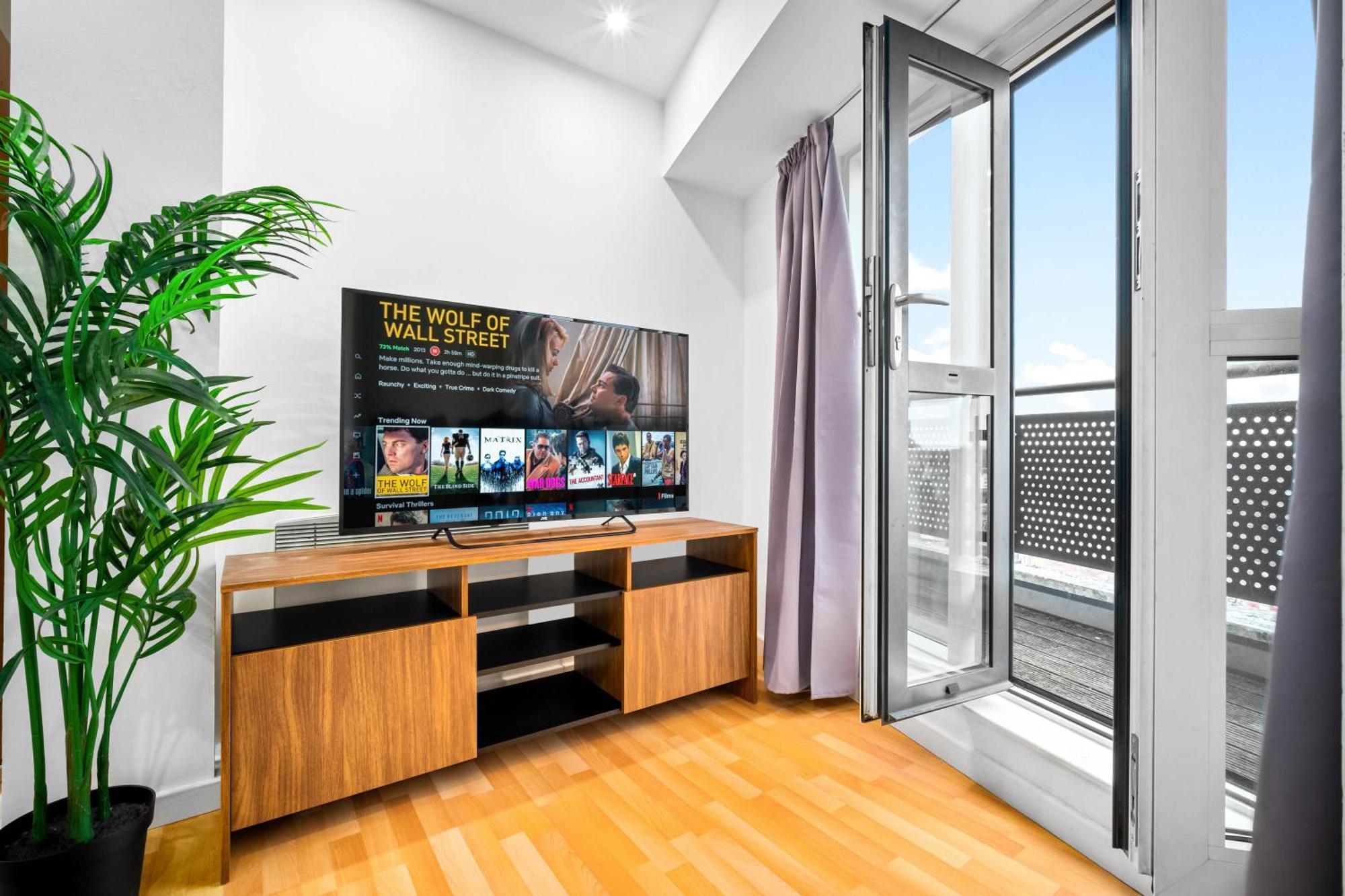 Elegant Two-bedroom - Location - Private Parking - Balconies 1109m Apartment *