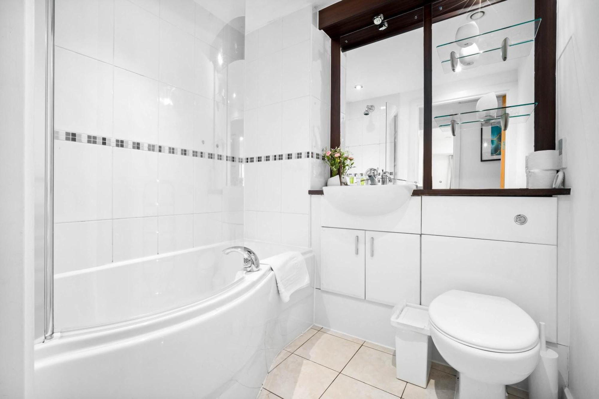 Elegant Two-bedroom - Location - Private Parking - Balconies 1109m Birmingham