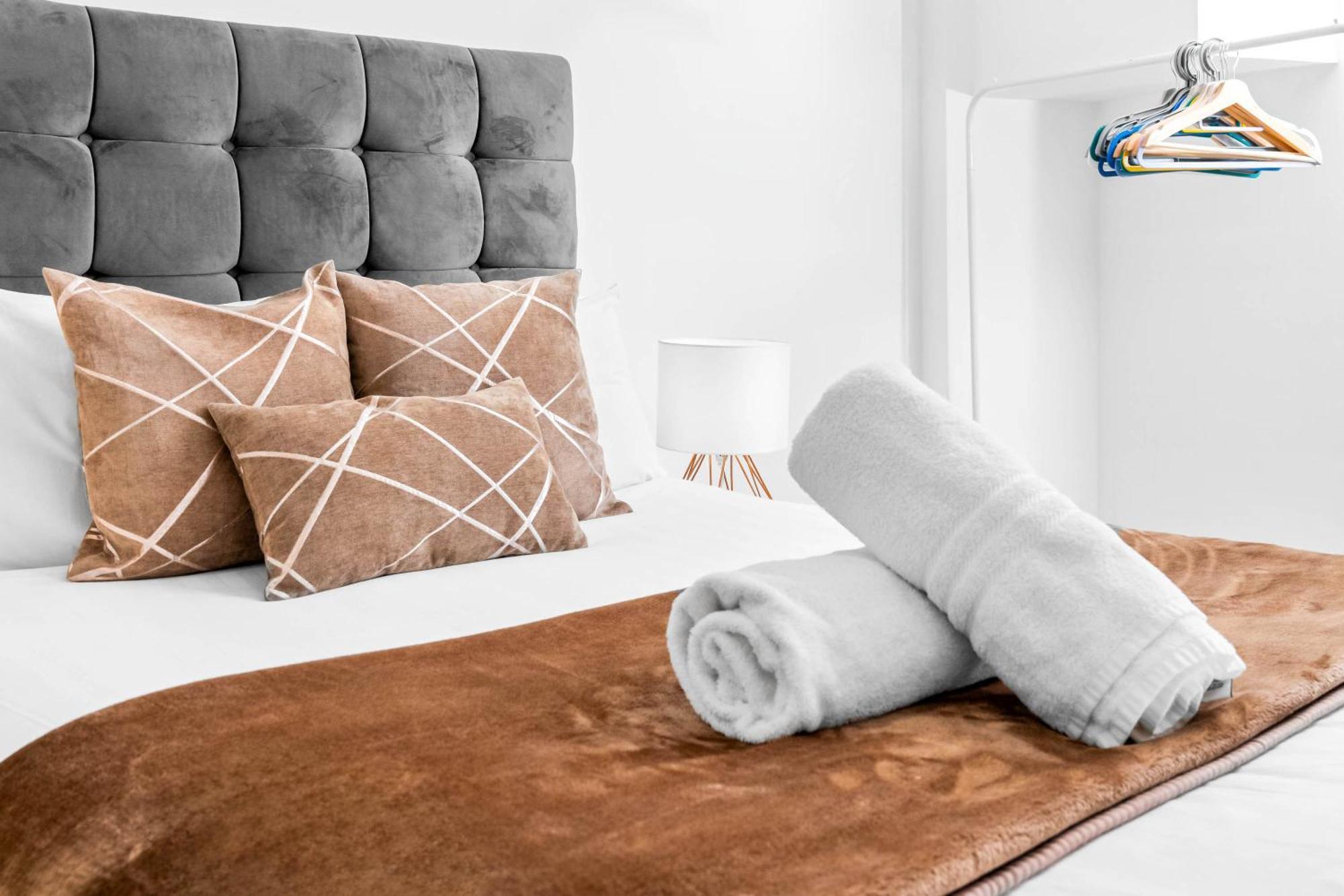 Apartment Elegant Two-bedroom - Location - Private Parking - Balconies 1109m *