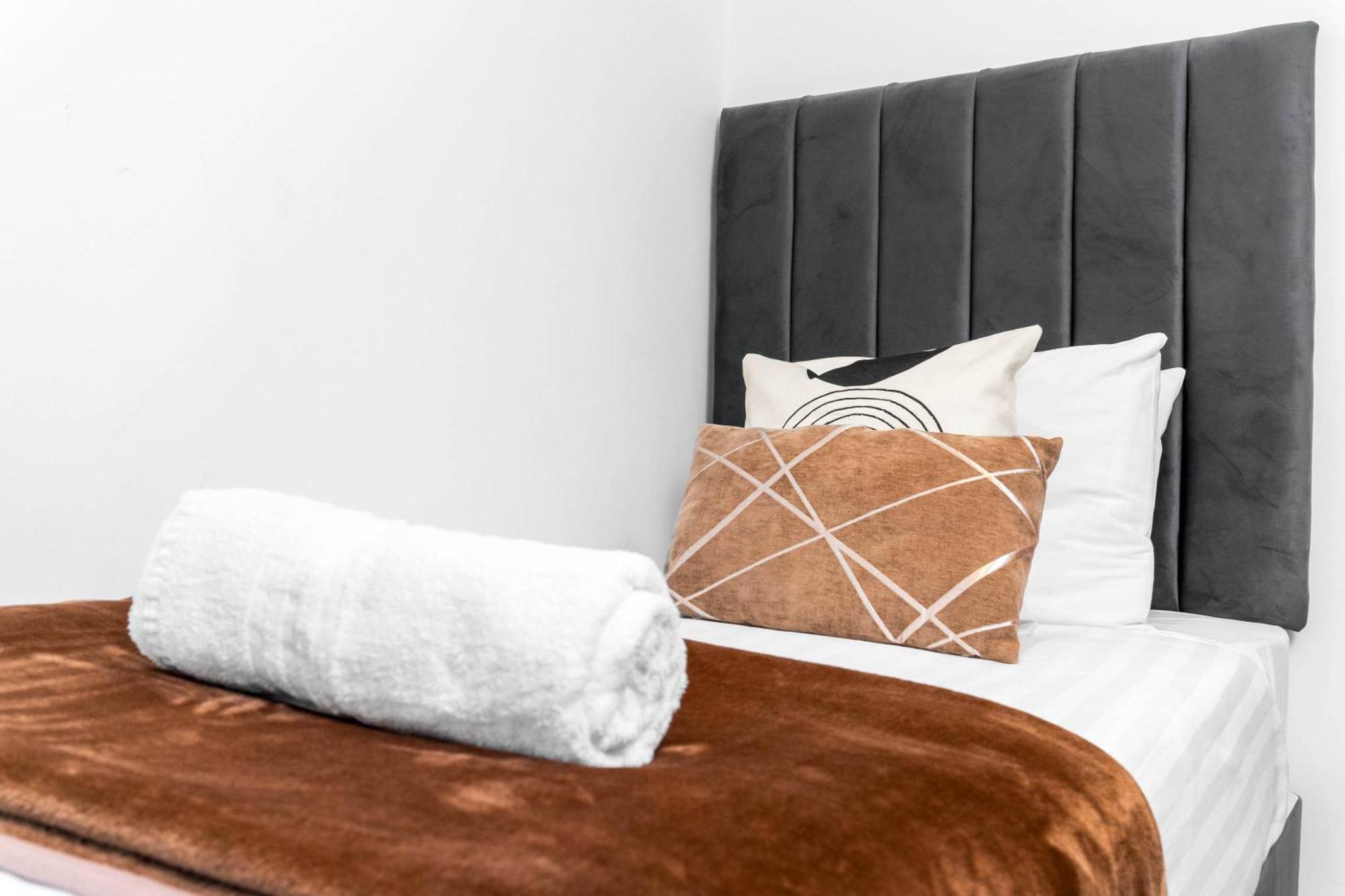 Elegant Two-bedroom - Location - Private Parking - Balconies 1109m